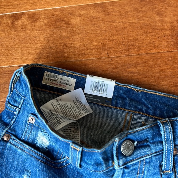 NWT Levi's 501 Mid Thigh Jean Easy Through Hip Jean Shorts - Picture 7 of 9